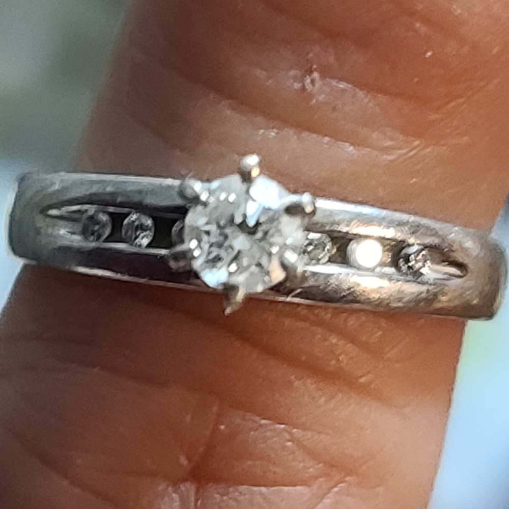 Auth. 10kt White Gold and natural diamonds